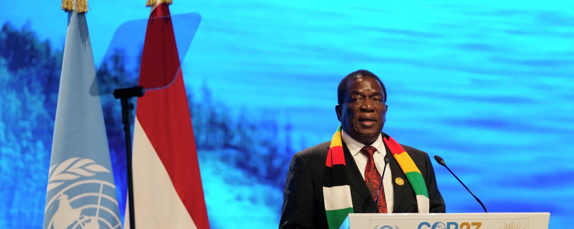 Emmerson Mnangagwa, president of Zimbabwe, speaks at the COP27 U.N. Climate Summit, Tuesday, Nov. 8, 2022, in Sharm el-Sheikh, Egypt. Emmerson Mnangagwa, president of Zimbabwe, speaks at the COP27 U.N. Climate Summit, Tuesday, Nov. 8, 2022, in Sharm el-Sheikh, Egypt. - Sputnik International, 1920, 09.11.2022