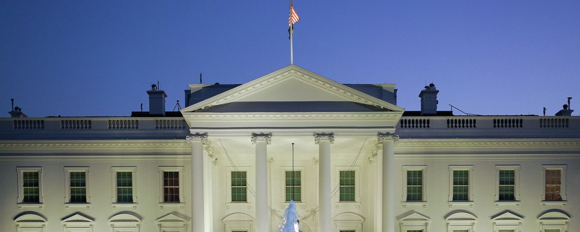 The White House is seen at dusk in Washington, DC, on November 8, 2022. - Sputnik International, 1920, 18.02.2023