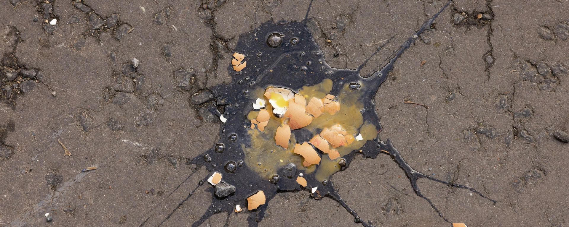 An egg which was thrown at Britain's King Charles III as he arrived for a ceremony at Micklegate Bar, where the Sovereign is traditionally welcomed to the city, is seen in York, England, Wednesday Nov. 9, 2022. An egg which was thrown at Britain's King Charles III as he arrived for a ceremony at Micklegate Bar, where the Sovereign is traditionally welcomed to the city, is seen in York, England, Wednesday Nov. 9, 2022. - Sputnik International, 1920, 09.11.2022