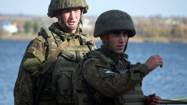 Russian pontoon troops at a pontoon ferry in Kherson region. November 2022. - Sputnik International