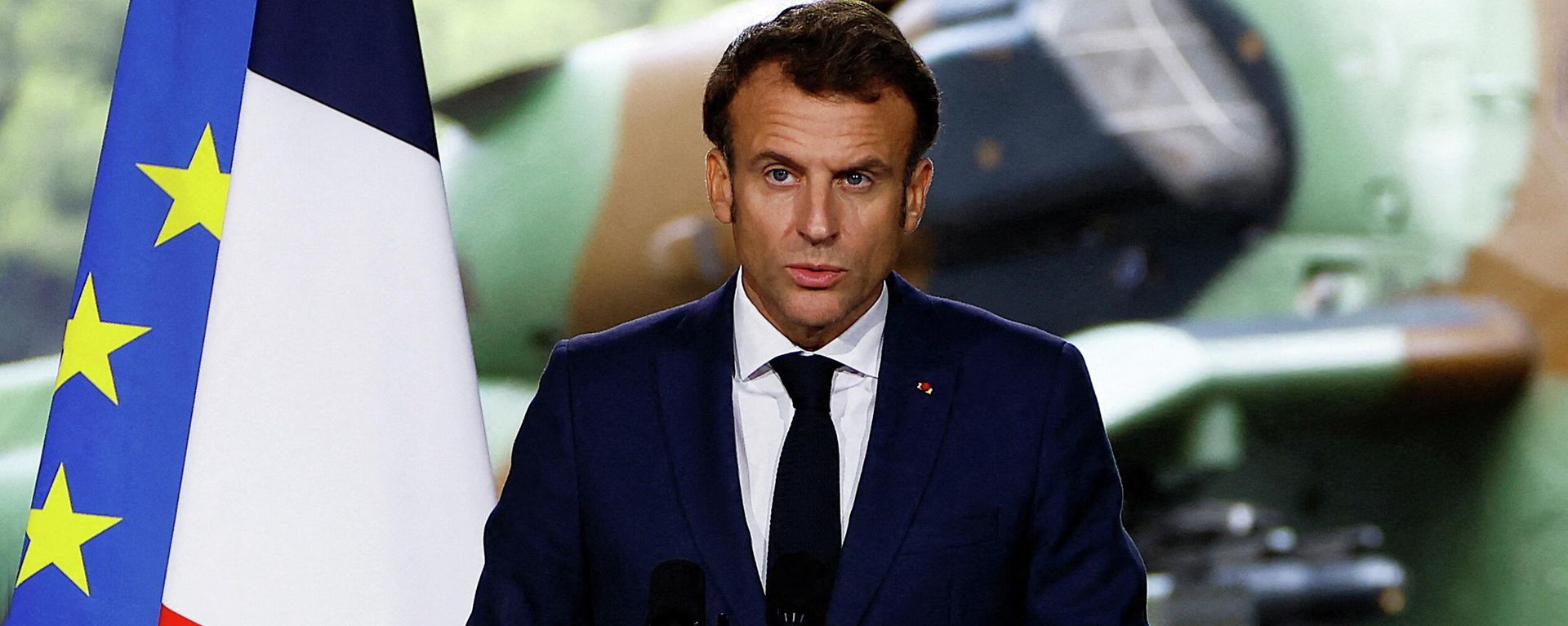 France's President Emmanuel Macron delivers a speech on defence strategy to present the La Revue nationale strategique (RNS), a new military programming law (2024-2030), on the amphibious helicopter carrier Dixmude docked in the French Navy base of Toulon, Southern France on November 9, 2022. - Emmanuel Macron is on a one-day visit to present the major strategic challenges that France must face, in a global geopolitical grammar disrupted by the war in Ukraine. France's President Emmanuel Macron delivers a speech on defence strategy to present the La Revue nationale strategique (RNS), a new military programming law (2024-2030), on the amphibious helicopter carrier Dixmude docked in the French Navy base of Toulon, Southern France on November 9, 2022. - Emmanuel Macron is on a one-day visit to present the major strategic challenges that France must face, in a global geopolitical grammar disrupted by the war in Ukraine. - Sputnik International, 1920, 09.11.2022