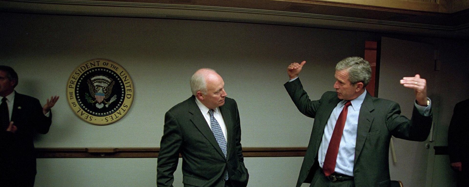 After returning to the White House from Air Force Base in Bellevue, Neb., President Bush talks with Vice President Dick Cheney in the Presidential Emergency Operations Center Sept. 11, 2001, in Washington. - Sputnik International, 1920, 24.04.2024
