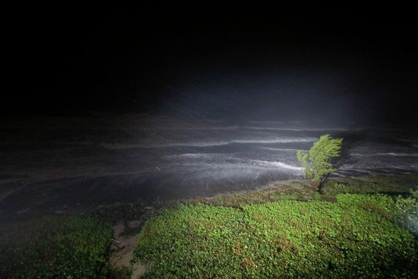 High tide and winds pound the beach before Hurricane Nicole makes landfall in Jensen Beach, Florida on November 9, 2022.  - Sputnik International