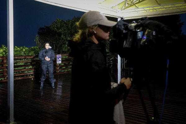Member of the media are seen at Jensen Beach Park before Hurricane Nicole makes landfall in Jensen Beach, Florida on November 9, 2022.  - Sputnik International