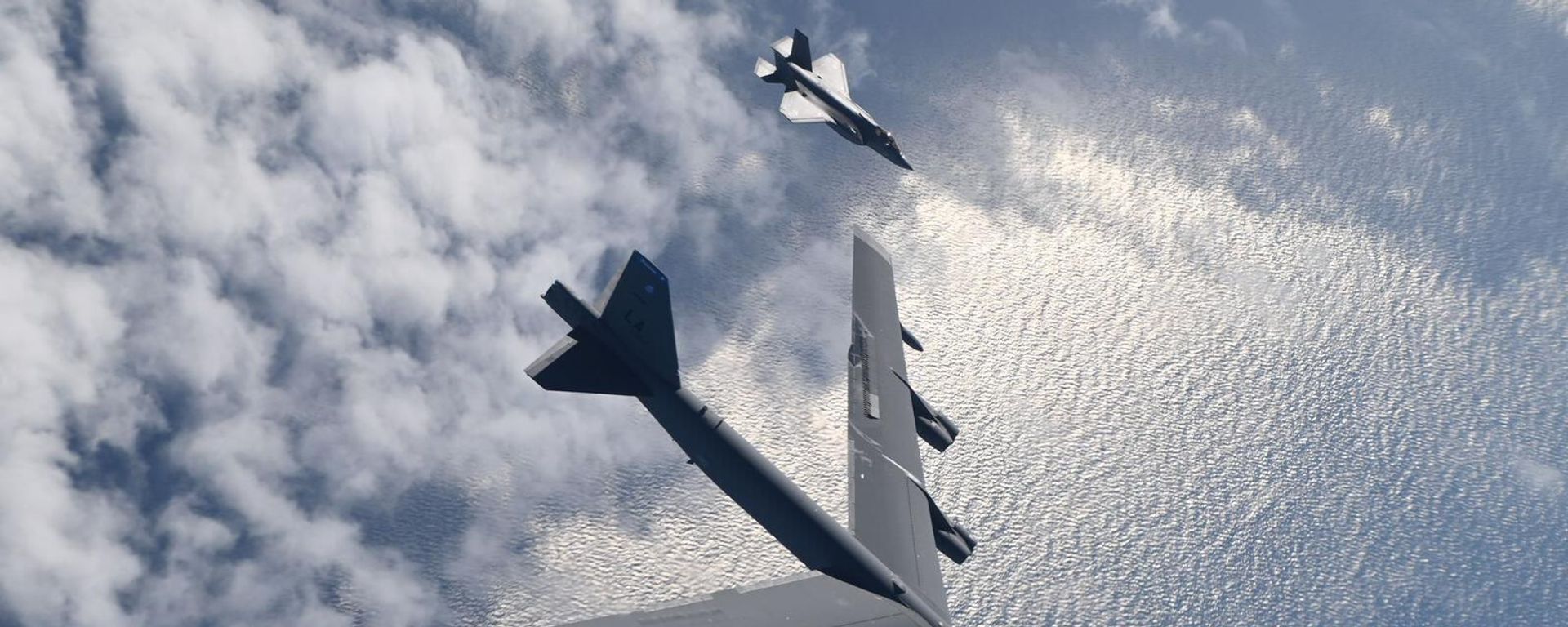 Israeli F-35s escort US Air Force B-52 strategic bombers. - Sputnik International, 1920, 27.04.2023