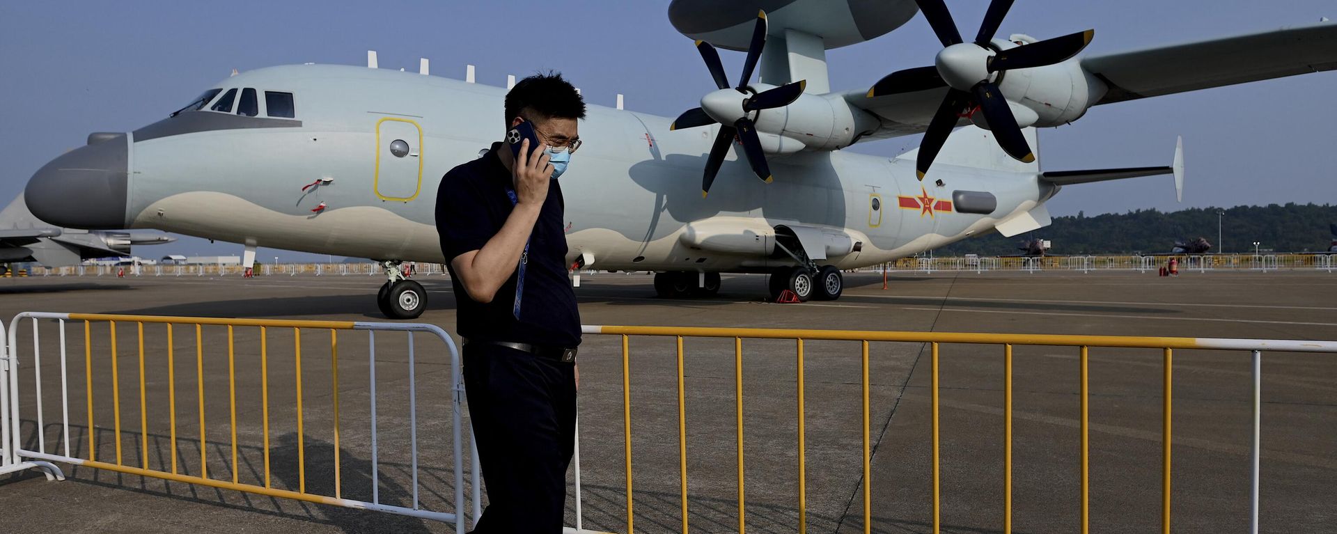 A man walks in front of a Shaanxi Aircraft Corporation's KJ-500 airborne early warning and control aircraft at the 13th China International Aviation and Aerospace Exhibition in Zhuhai in southern China's Guangdong province on September 28, 2021. A man walks in front of a Shaanxi Aircraft Corporation's KJ-500 airborne early warning and control aircraft at the 13th China International Aviation and Aerospace Exhibition in Zhuhai in southern China's Guangdong province on September 28, 2021. - Sputnik International, 1920, 11.11.2022