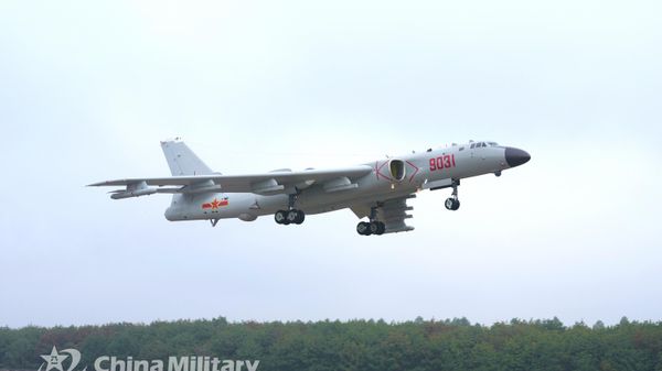 An H-6 bomber attached to a naval aviation regiment under the PLA Southern Theater Command takes off during the flight training on January 5, 2022 - Sputnik International