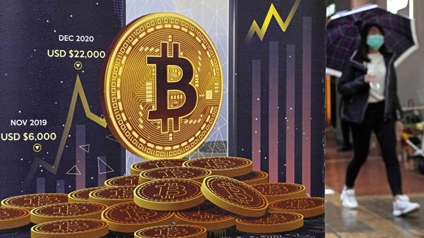 FILE - An advertisement for Bitcoin cryptocurrency is displayed on a street in Hong Kong, on Feb. 17, 2022. Bitcoin slumped to a two-year low, Wednesday, Nov. 9, and other digital assets sold off following the sudden collapse of crypto exchange FTX Trading, which has been forced to sell itself to larger rival Binance. - Sputnik International