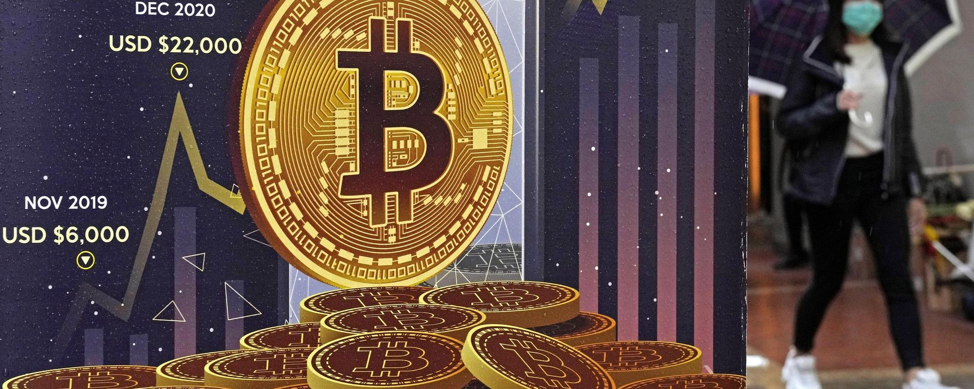 FILE - An advertisement for Bitcoin cryptocurrency is displayed on a street in Hong Kong, on Feb. 17, 2022. Bitcoin slumped to a two-year low, Wednesday, Nov. 9, and other digital assets sold off following the sudden collapse of crypto exchange FTX Trading, which has been forced to sell itself to larger rival Binance. FILE - An advertisement for Bitcoin cryptocurrency is displayed on a street in Hong Kong, on Feb. 17, 2022. Bitcoin slumped to a two-year low, Wednesday, Nov. 9, and other digital assets sold off following the sudden collapse of crypto exchange FTX Trading, which has been forced to sell itself to larger rival Binance. - Sputnik International, 1920, 16.11.2022