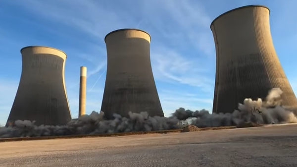 Cooling towers imploding in Kentucky  - Sputnik International