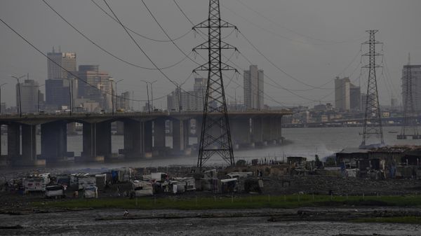 High tension power lines pass through Makoko slum in Lagos, Nigeria.  - Sputnik International