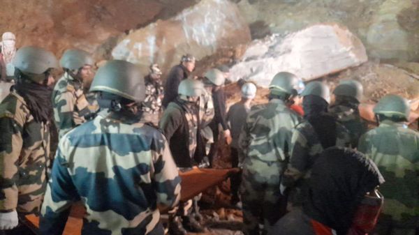 Eight bodies recovered at Maudarh village in Mizoram's Hnahthial district following a stone quarry collapse - Sputnik International