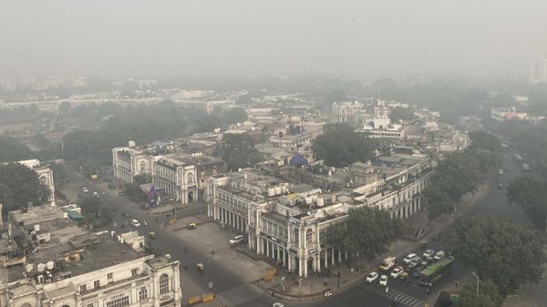 The city horizon is seen enveloped by smog and haze in New Delhi, India, Friday, Nov. 4, 2022. - Sputnik International