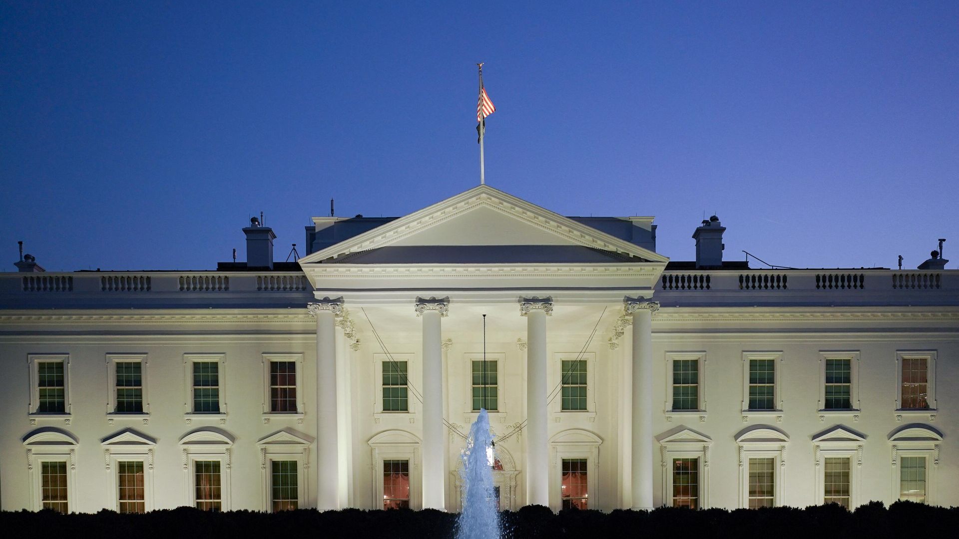 The White House is seen at dusk during the US midterm election, in Washington, DC, on November 8, 2022 The White House is seen at dusk during the US midterm election, in Washington, DC, on November 8, 2022 - Sputnik International, 1920, 15.11.2022