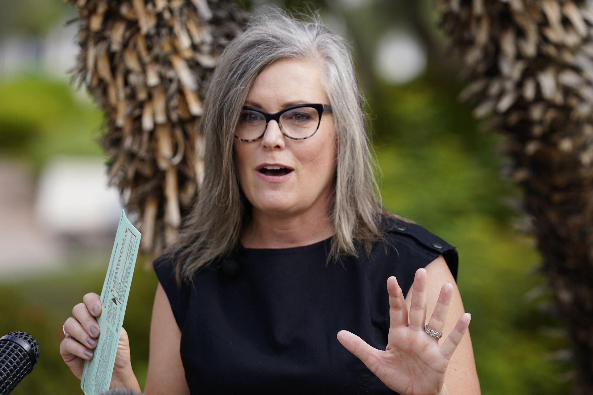 Arizona Democratic candidate for Governor Katie Hobbs speaks to the media before dropping off her primary election ballot Tuesday, July 21, 2022, in Scottsdale, Ariz. - Sputnik International, 1920, 15.11.2022