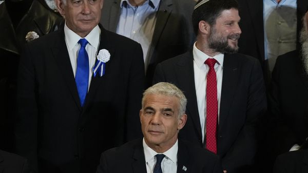 Israeli Prime Minister Yair Lapid, center, Likud Party leader Benjamin Netanyahu, left, far-right Israeli lawmaker Bezalel Smotrich and leaders of all Israel's political parties pose for a group photo after the swearing-in ceremony for Israeli lawmakers at the Knesset, Israel's parliament, in Jerusalem, Tuesday, Nov. 15, 2022. Israeli lawmakers were sworn in at the Knesset, on Tuesday, following national elections earlier this month. - Sputnik International