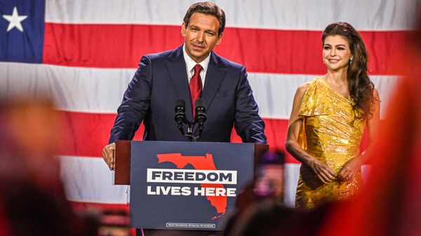  Republican gubernatorial candidate for Florida Ron DeSantis with his wife Casey DeSantis speaks during an election night watch party at the Convention Center in Tampa, Florida, on November 8, 2022 - Sputnik International