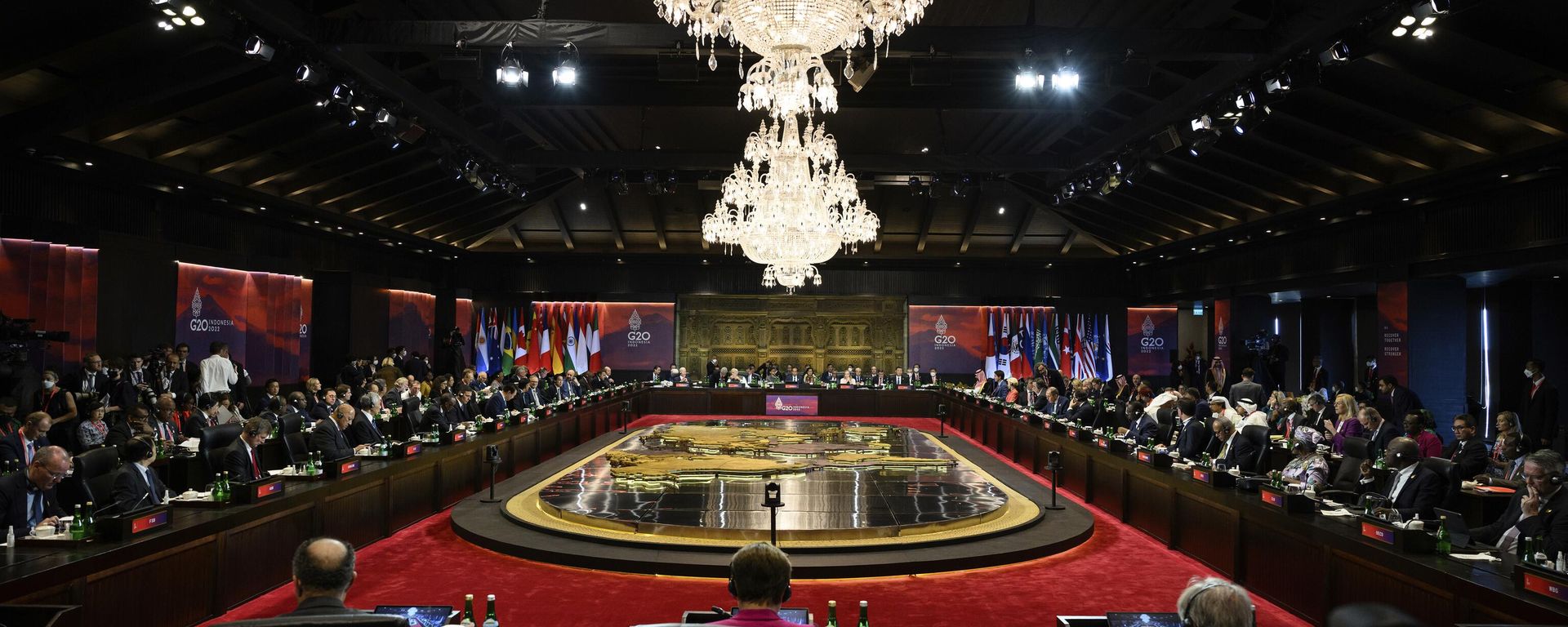 World leaders attend a working session at the G20 Summit in Nusa Dua, Bali, Indonesia on Nov. 15, 2022. - Sputnik International, 1920, 16.11.2022