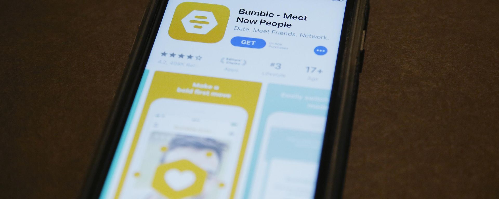 A phone with an App Store selection of the dating app Bumble is pictured Thursday, Aug. 29, 2019, in Oklahoma City. - Sputnik International, 1920, 16.11.2022