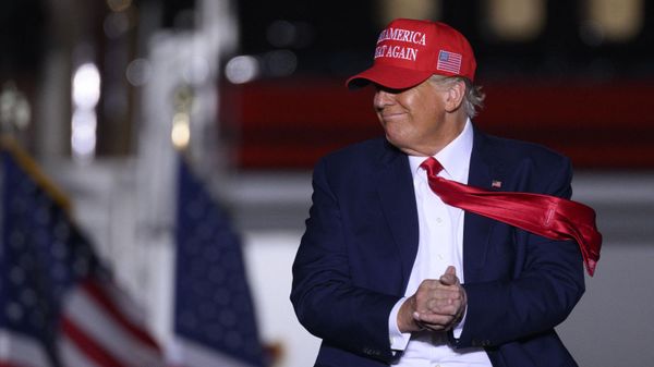 Former US President Donald Trump arrives for a Save America rally ahead of the midterm elections at Arnold Palmer Regional Airport in Latrobe, Pennsylvania, on November 5, 2022 - Sputnik International