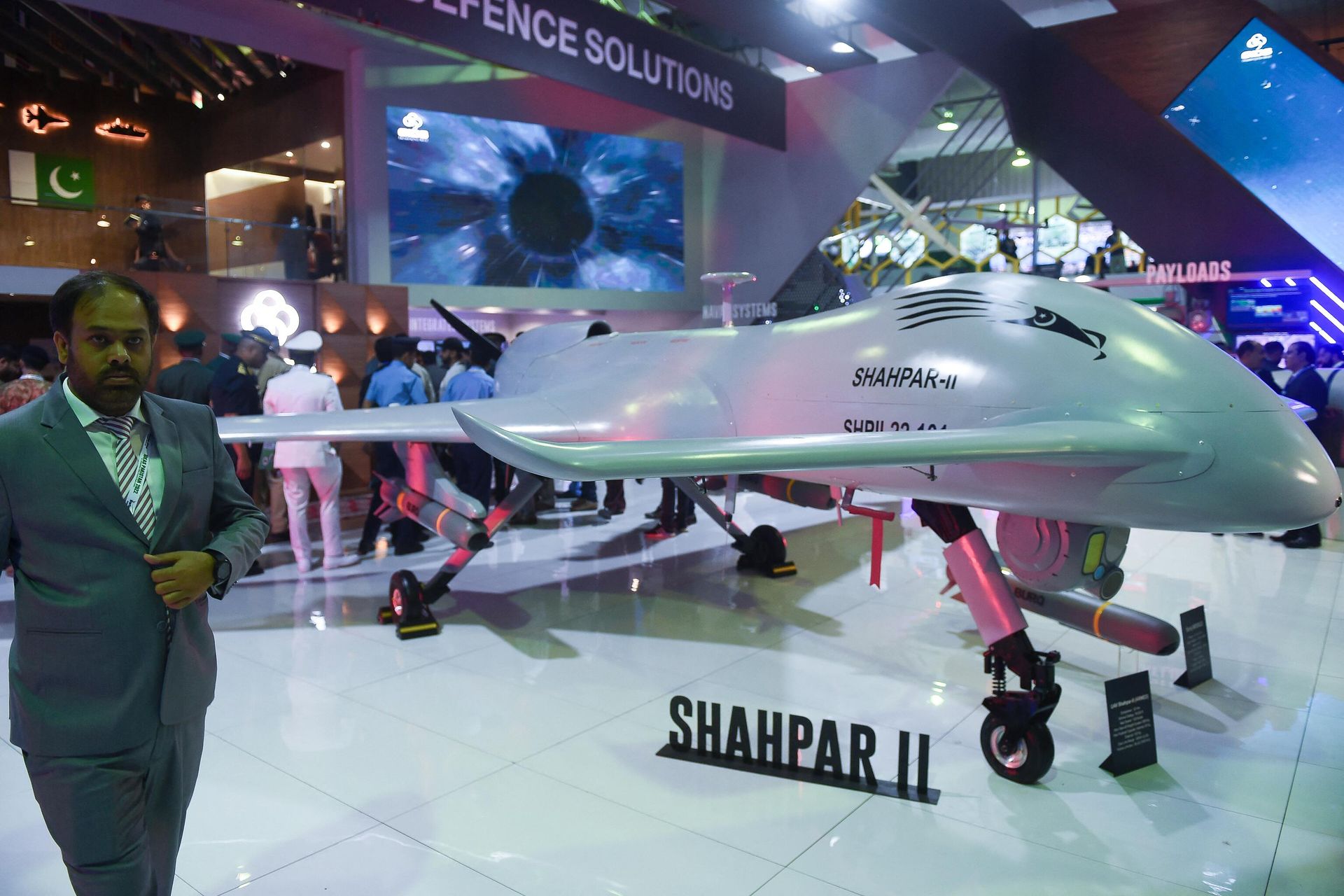 Military officials walk past a Pakistan’s unmanned combat aerial vehicle Shahpar-II during International Defence Exhibition and Seminar (IDEAS) 2022 at the Expo Centre in Karachi on November 16, 2022. Military officials walk past a Pakistan’s unmanned combat aerial vehicle Shahpar-II during International Defence Exhibition and Seminar (IDEAS) 2022 at the Expo Centre in Karachi on November 16, 2022. - Sputnik International, 1920, 16.11.2022