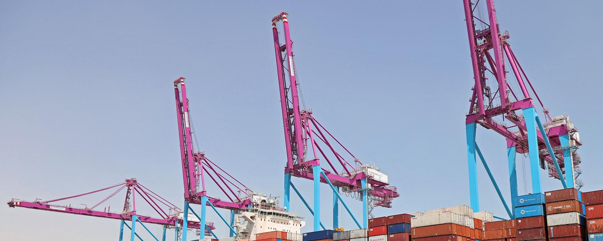India-flagged SCI CHENNAI container ship is moored at Hamad Port in the Qatari capital Doha on March 20, 2022. - Sputnik International, 1920, 17.11.2022
