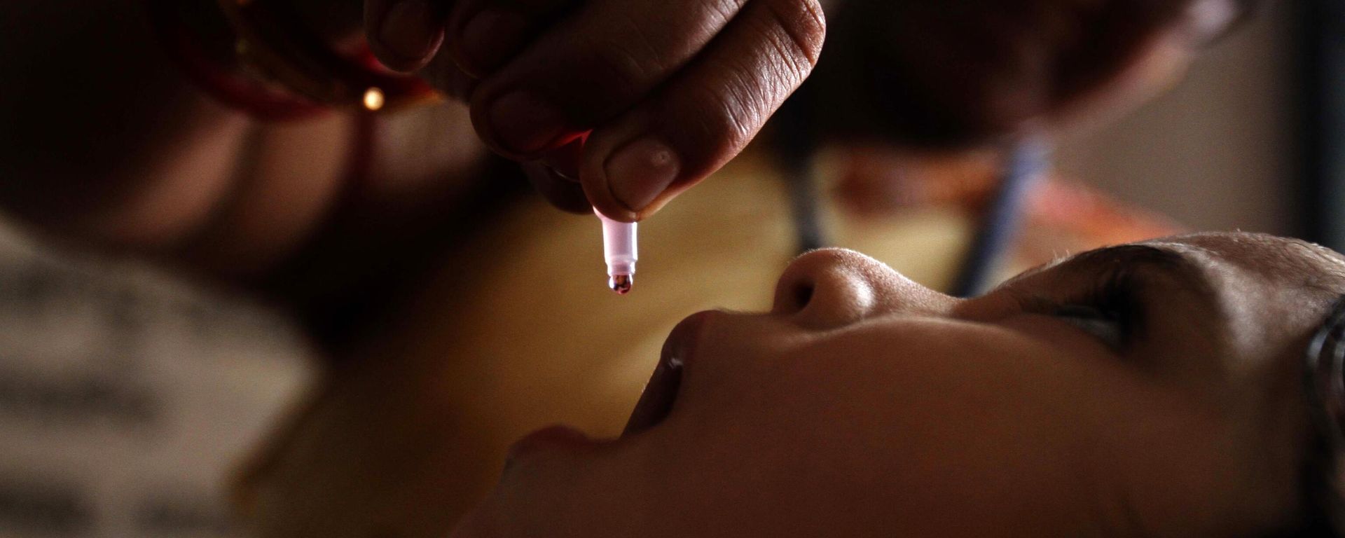 A health worker administers a polio drop to an infant as part of Mission Indradhanush on World Health Day in Bhubaneswar, India, Tuesday, April 7, 2015. A health worker administers a polio drop to an infant as part of Mission Indradhanush on World Health Day in Bhubaneswar, India, Tuesday, April 7, 2015. - Sputnik International, 1920, 17.11.2022