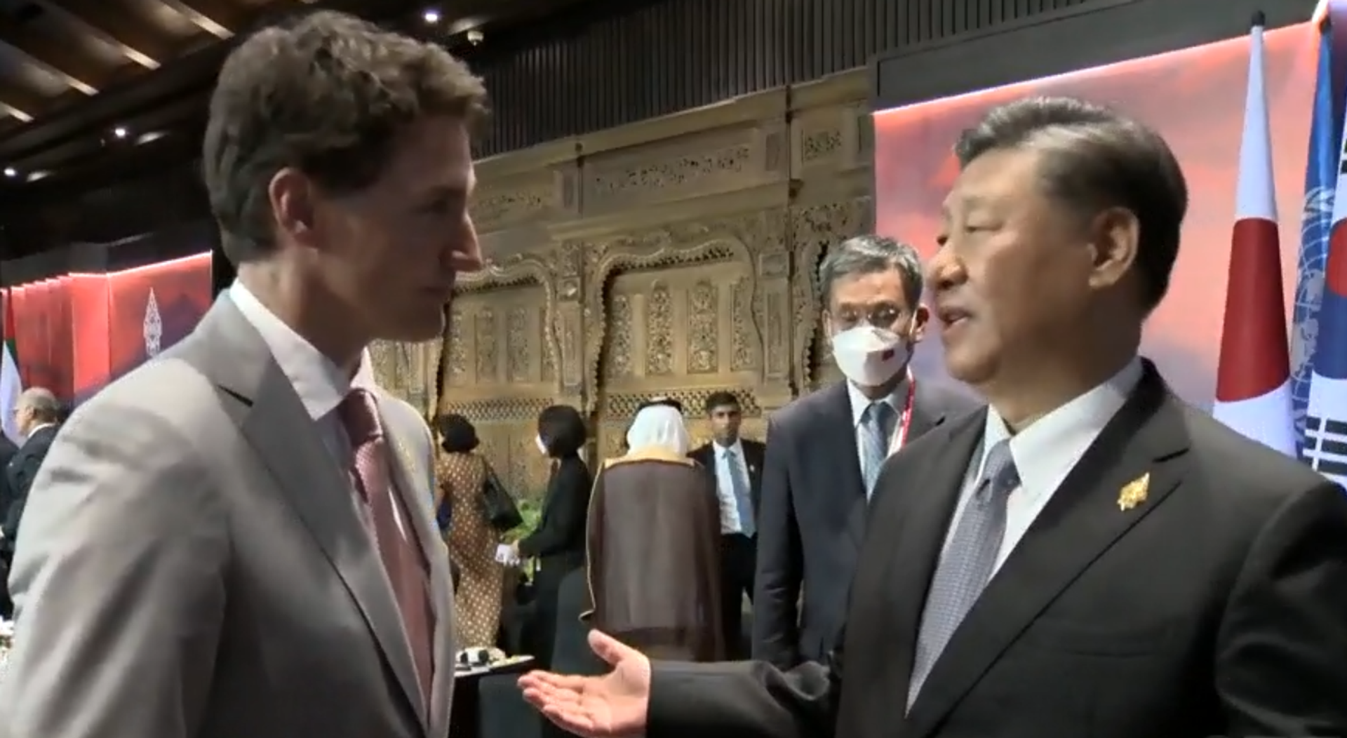 Canadian Prime Minister Justin Trudeau (left) and Chinese President Xi Jinping exchange pleasantries at the G20 Summit in Indonesia. November 16, 2022. Screengrab. Canadian Prime Minister Justin Trudeau (left) and Chinese President Xi Jinping exchange pleasantries at the G20 Summit in Indonesia. November 16, 2022. Screengrab. - Sputnik International, 1920, 29.11.2022