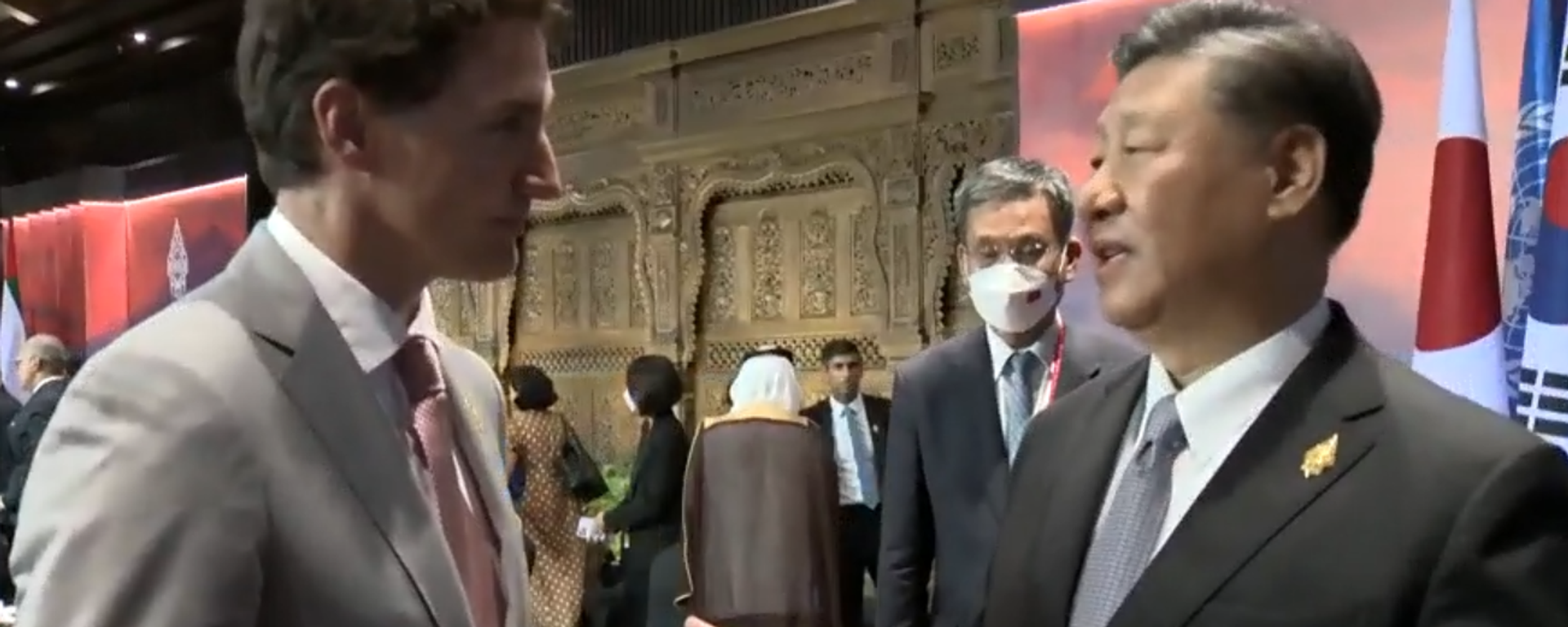 Canadian Prime Minister Justin Trudeau (left) and Chinese President Xi Jinping exchange pleasantries at the G20 Summit in Indonesia. November 16, 2022. Screengrab. Canadian Prime Minister Justin Trudeau (left) and Chinese President Xi Jinping exchange pleasantries at the G20 Summit in Indonesia. November 16, 2022. Screengrab. - Sputnik International, 1920, 17.11.2022
