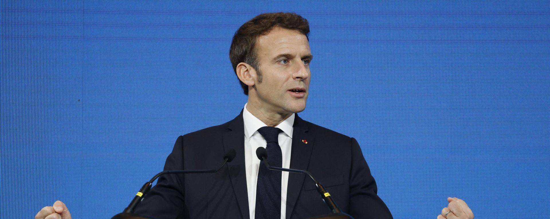 France's President Emmanuel Macron addresses the APEC CEO Summit during the Asia-Pacific Economic Cooperation (APEC) Summit in Bangkok on November 18, 2022. - Sputnik International, 1920, 19.01.2023