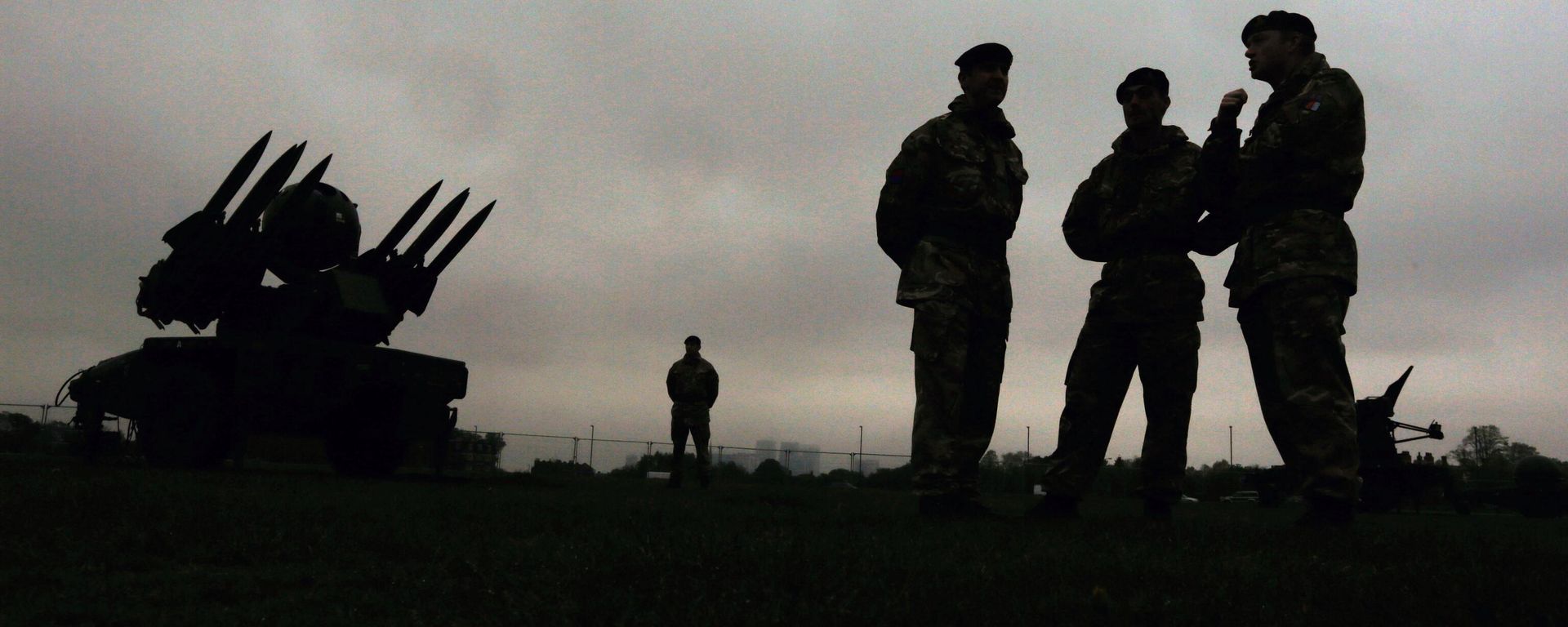 Members of the British military's Royal Artillery regiment are silhouetted as they stand near a Rapier air defence system during a media event ahead of a training exercise designed to test military procedures prior to the Olympic period in Blackheath, London Members of the British military's Royal Artillery regiment are silhouetted as they stand near a Rapier air defence system during a media event ahead of a training exercise designed to test military procedures prior to the Olympic period in Blackheath, London - Sputnik International, 1920, 12.02.2023