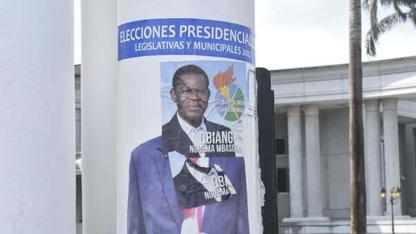 A campaign poster for for Equatorial Guinea President, Teodoro Obiang Nguema Mbasogo, is pated over a campaign poster of opponent Andres Esono Ondo of the Convergence for Social Democracy (CPDS),  in Malabo on November 17, 2022. - Sputnik International