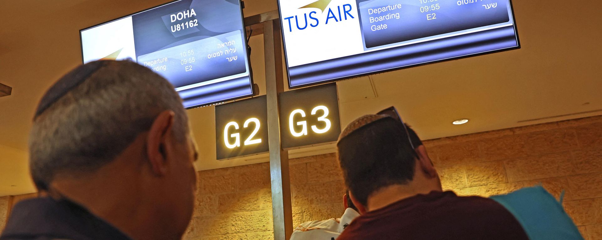 Football fans check in at a counter in Israel's Ben Gourion international airport, for a flight to Doha to attend the World Cup 2022 tournament Football fans check in at a counter in Israel's Ben Gourion international airport, for a flight to Doha to attend the World Cup 2022 tournament - Sputnik International, 1920, 20.11.2022