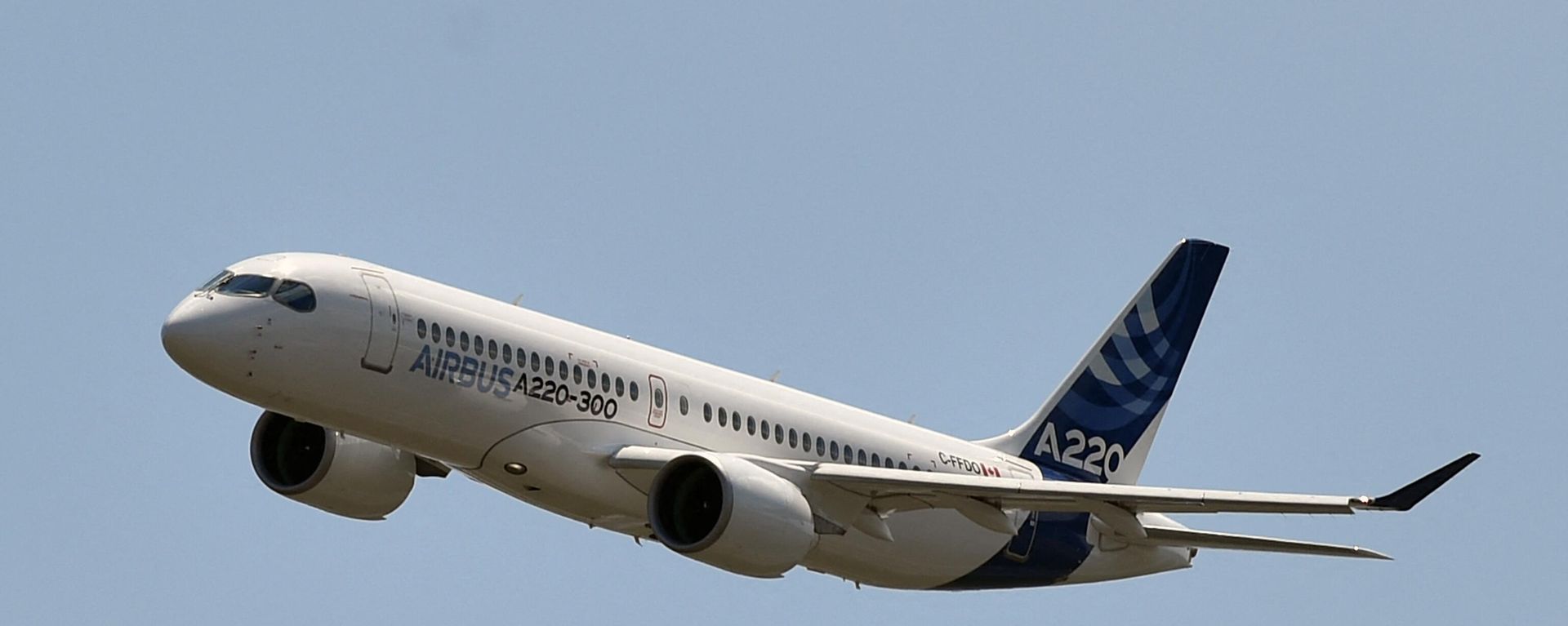 The new Airbus A220-300 flies for the first time on July 10, 2018 at the Airbus delivery center, in Colomiers southwestern France. The new Airbus A220-300 flies for the first time on July 10, 2018 at the Airbus delivery center, in Colomiers southwestern France. - Sputnik International, 1920, 20.11.2022