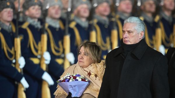 Cuban President Miguel Mario Díaz-Canel y Bermúdez and his wife Lis Cuesta arriving in Moscow, Russia for an official visit. November 19, 2022. - Sputnik International