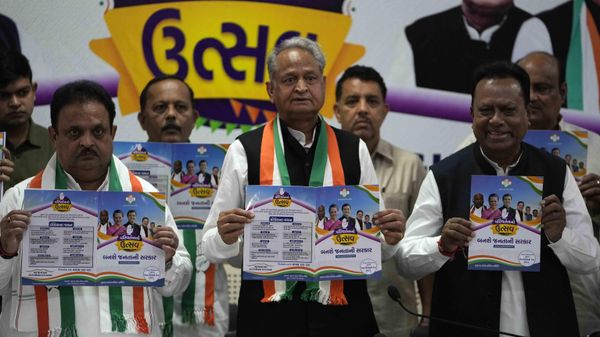 Congress party leader and Chief Minister of Rajasthan state Ashok Gehlot, centre, Congress party state president Jagdish Thakor, right, and state-in-charge Raghu Sharma release the party's election manifesto for the upcoming Gujarat state assembly elections in Ahmedabad, India, Saturday, Nov. 12, 2022. - Sputnik International