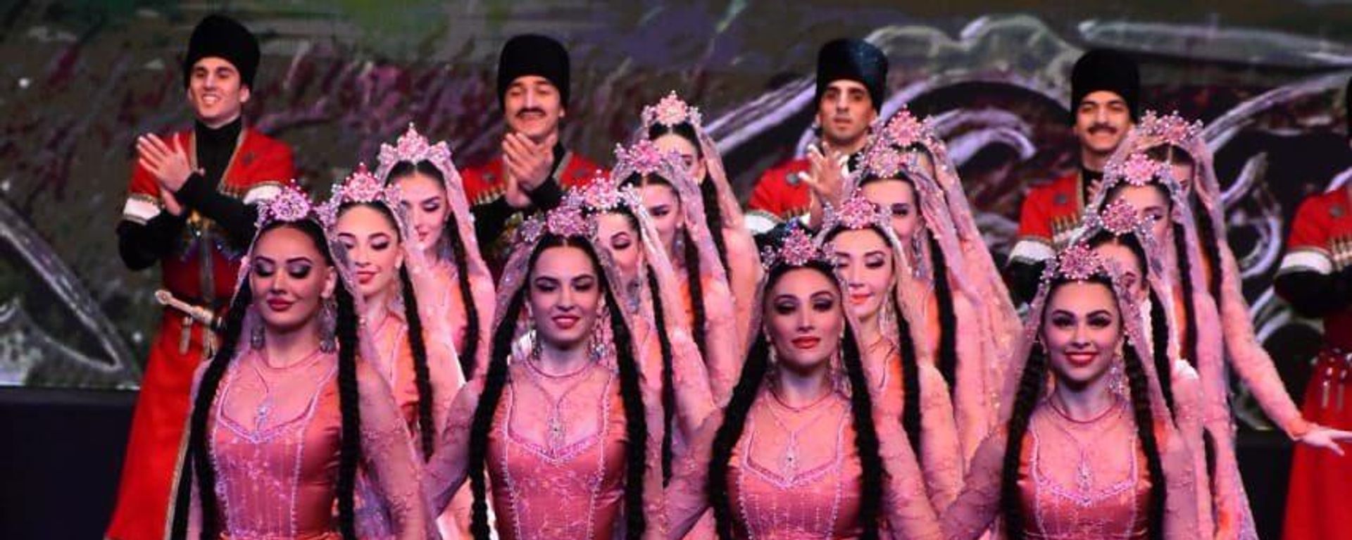 Russian dancers performing at the Festival of Russian Culture in New Delhi, India Russian dancers performing at the Festival of Russian Culture in New Delhi, India - Sputnik International, 1920, 22.11.2022