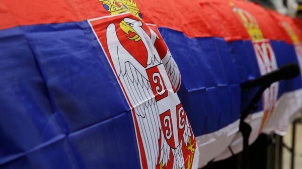 Serbian flags on a street in Kosovska Mitrovica, where Kosovo Serbs are protesting against Pristina's actions in Kosovo. - Sputnik International