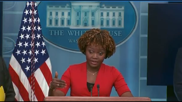 White House Press Secretary Karine Jean-Pierre argues with several reporters shouting question at White House pandemic response chief Dr. Anthony Fauci on November 22, 2022. - Sputnik International
