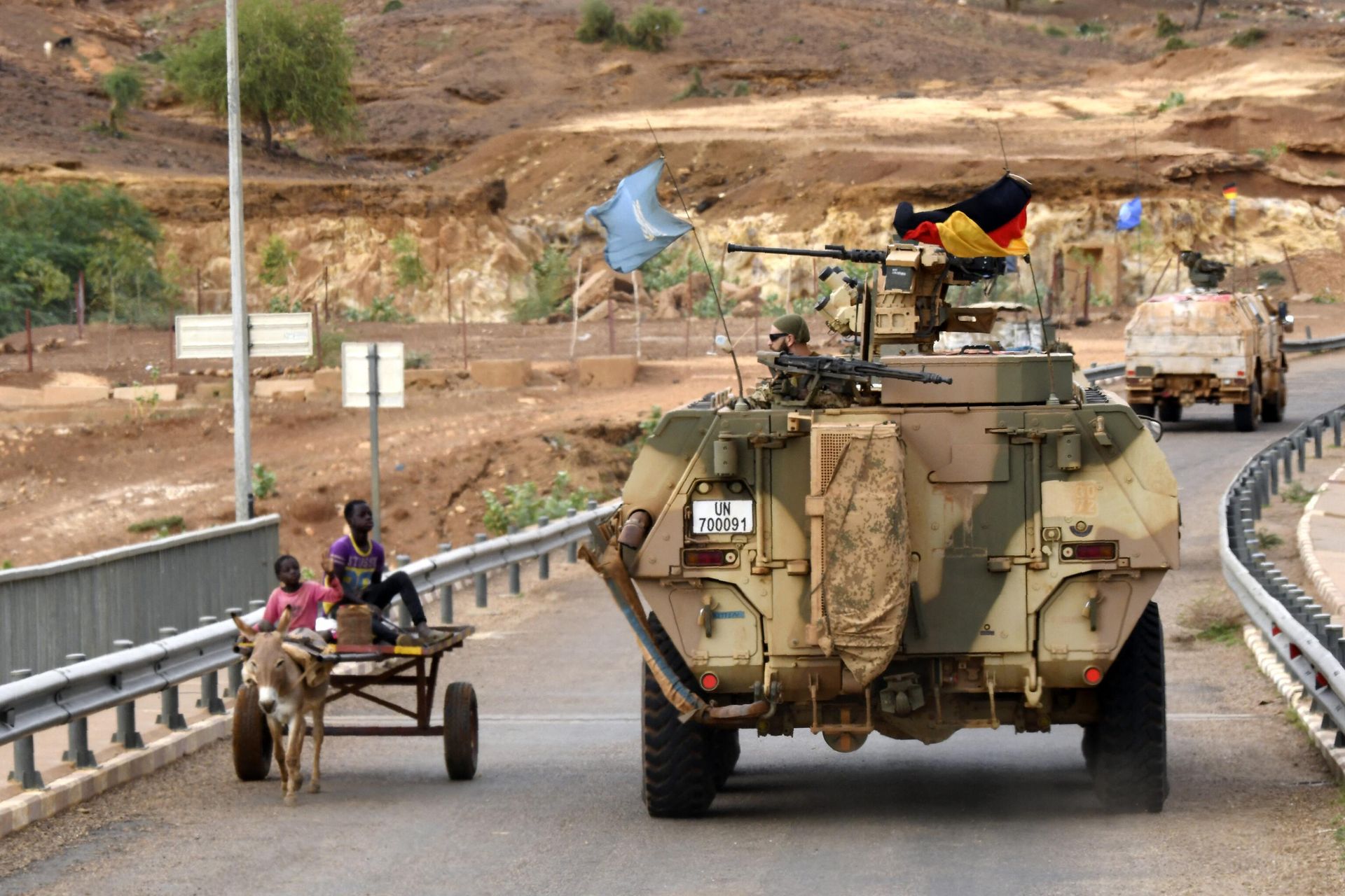  In this file photo taken on August 03, 2018, Germans soldiers from the parachutists detachment of the MINUSMA (United Nations Multidimensional Integrated Stabilization Mission in Mali) cross the Niger river bridge during a patrol searching for IED (improvised explosive device) on the route from Gao to Gossi, Mali. - Sputnik International, 1920, 18.12.2022