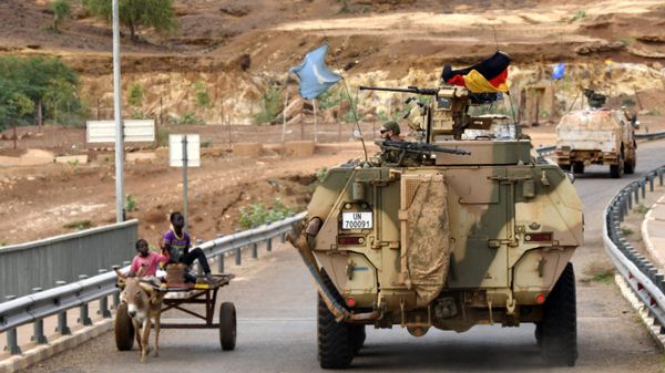  In this file photo taken on August 03, 2018, Germans soldiers from the parachutists detachment of the MINUSMA (United Nations Multidimensional Integrated Stabilization Mission in Mali) cross the Niger river bridge during a patrol searching for IED (improvised explosive device) on the route from Gao to Gossi, Mali. - Sputnik International