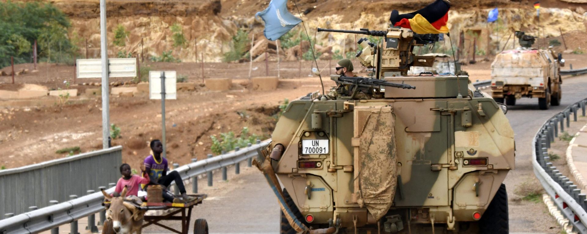 In this file photo taken on August 03, 2018, Germans soldiers from the parachutists detachment of the MINUSMA (United Nations Multidimensional Integrated Stabilization Mission in Mali) cross the Niger river bridge during a patrol searching for IED (improvised explosive device) on the route from Gao to Gossi, Mali. - Sputnik International, 1920, 23.11.2022