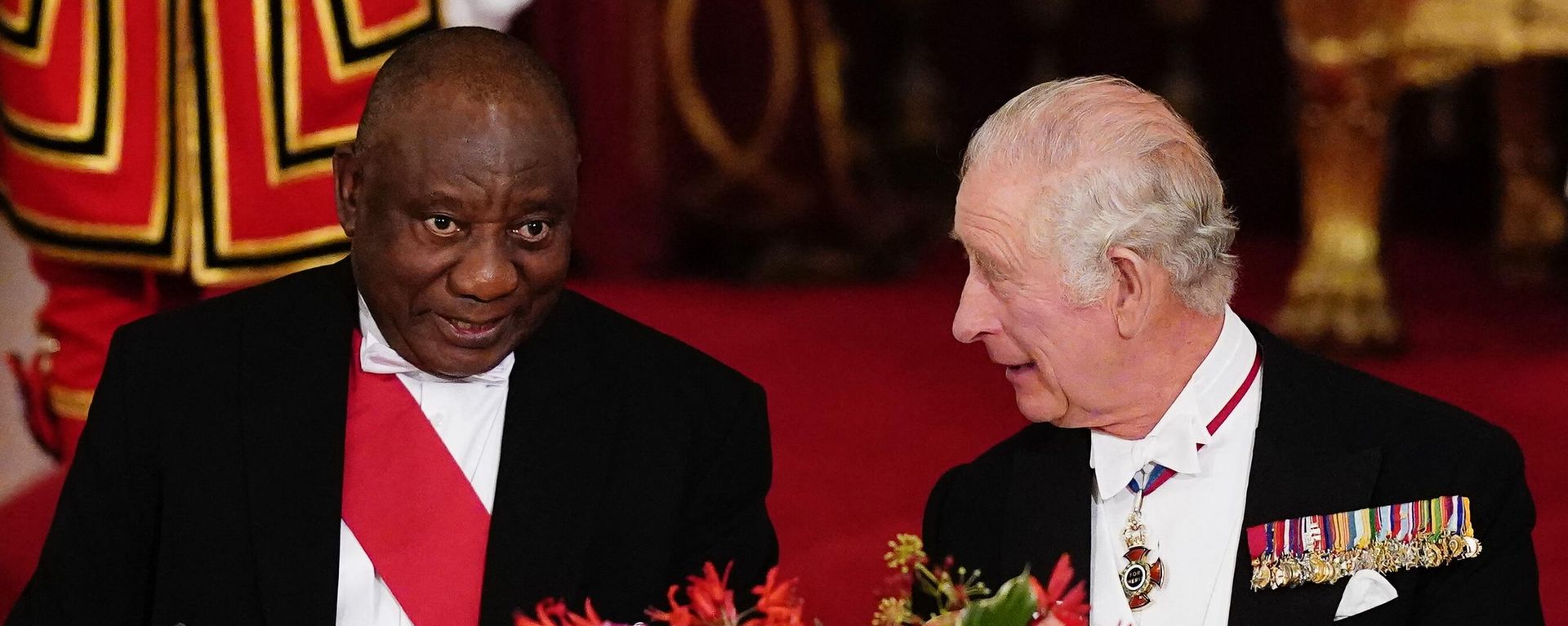 South Africa's President Cyril Ramaphosa (L) talks with Britain's King Charles III during a State Banquet at Buckingham Palace in London on November 22, 2022, at the start of the president's two-day state visit. South Africa's President Cyril Ramaphosa (L) talks with Britain's King Charles III during a State Banquet at Buckingham Palace in London on November 22, 2022, at the start of the president's two-day state visit. - Sputnik International, 1920, 23.11.2022