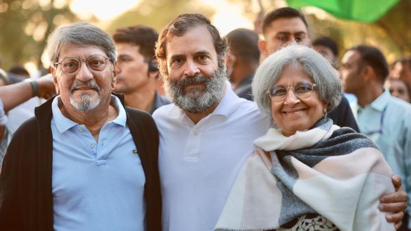 Congressman Rahul Gandhi (in the center) - Sputnik International