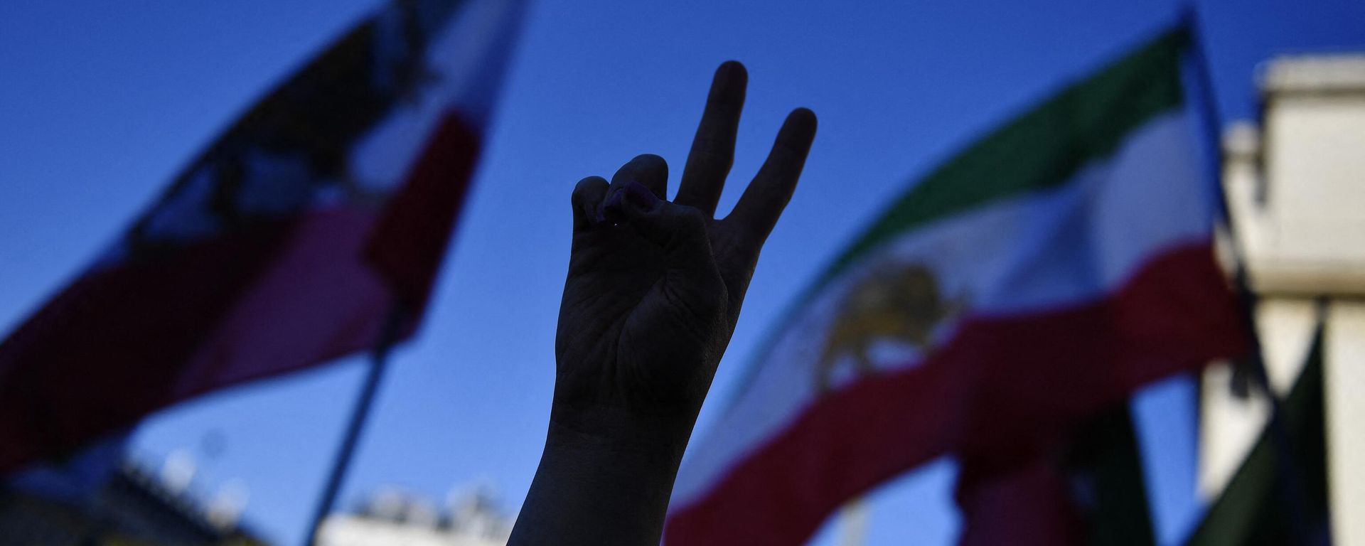 A demonstrator gestures a peace sign during a rally in support of Iranian protests, in Paris,on October 9, 2022, following the death of Iranian woman Mahsa Amini in Iran A demonstrator gestures a peace sign during a rally in support of Iranian protests, in Paris,on October 9, 2022, following the death of Iranian woman Mahsa Amini in Iran - Sputnik International, 1920, 25.11.2022