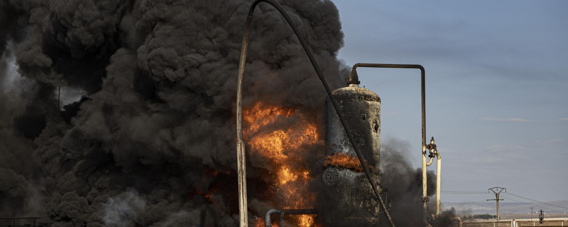 A smoke rises from an oil depot struck by Turkish air force near the town of Qamishli, Syria, Wednesday, Nov. 23, 2022. Turkey's president says he will carry out a land invasion into Kurdish areas of northern Syria. Recep Tayyip Erdogan's statement in Ankara Wednesday came after Turkey carried out a barrage of airstrikes on suspected Kurdish militants in northern Syria and Iraq in recent days. A smoke rises from an oil depot struck by Turkish air force near the town of Qamishli, Syria, Wednesday, Nov. 23, 2022. Turkey's president says he will carry out a land invasion into Kurdish areas of northern Syria. Recep Tayyip Erdogan's statement in Ankara Wednesday came after Turkey carried out a barrage of airstrikes on suspected Kurdish militants in northern Syria and Iraq in recent days. - Sputnik International, 1920, 23.11.2022