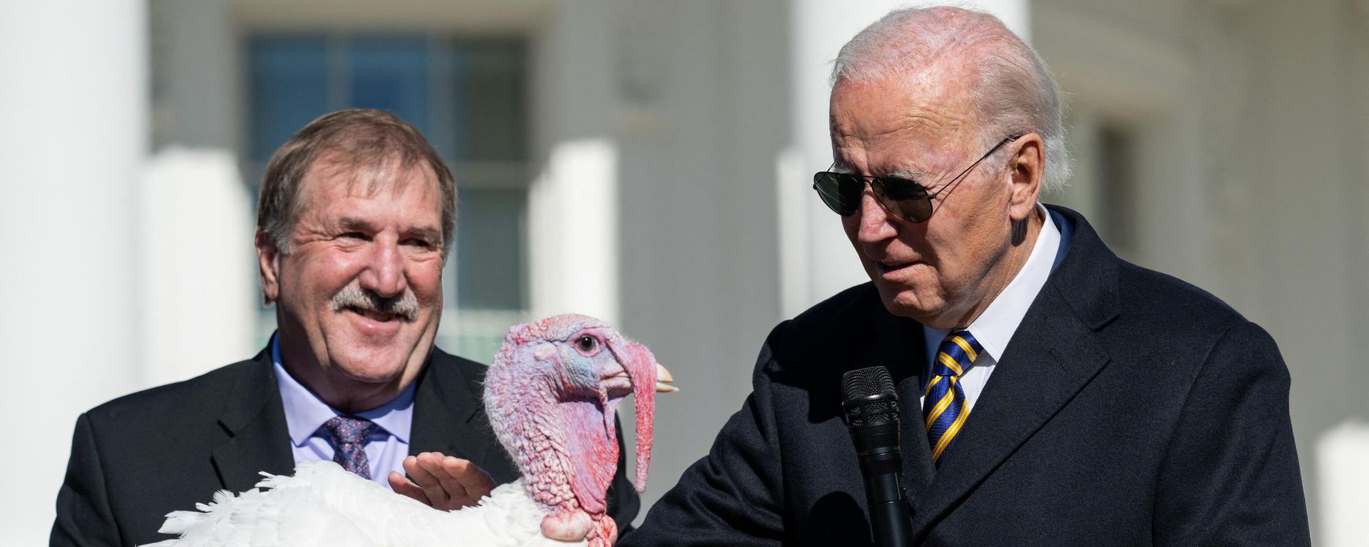 US President Joe Biden pardons Chocolate, the National Thanksgiving Turkey, as he is joined by the National Turkey Federation Chairman Ronnie Parker (L) on the South Lawn of the White House in Washington, DC on November 21, 2022. US President Joe Biden pardons Chocolate, the National Thanksgiving Turkey, as he is joined by the National Turkey Federation Chairman Ronnie Parker (L) on the South Lawn of the White House in Washington, DC on November 21, 2022. - Sputnik International, 1920, 24.11.2022