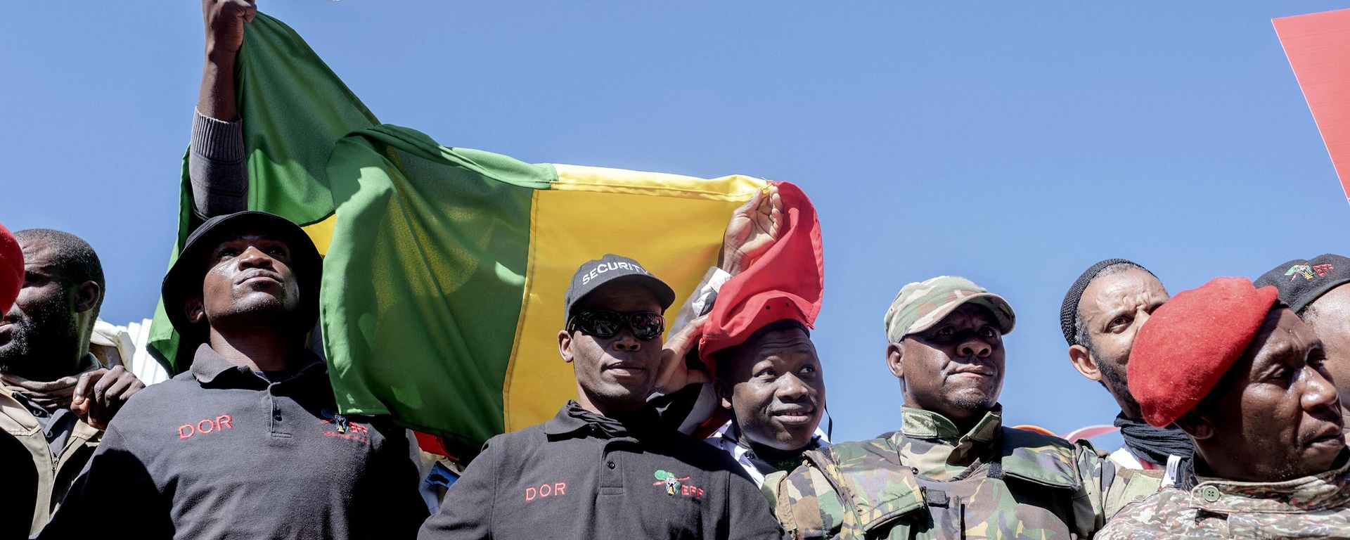 Malian nationals join Economic Freedom Fighters supporters as they march to the French Embassy in Pretoria on May 25, 2022. They are demanding for the withdrawal of France from the continent of Africa. Malian nationals join Economic Freedom Fighters supporters as they march to the French Embassy in Pretoria on May 25, 2022. They are demanding for the withdrawal of France from the continent of Africa. - Sputnik International, 1920, 24.11.2022