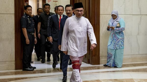 In this photo provided by Prime Minister Office, Malaysia's Prime Minister Anwar Ibrahim, front, arrives at the prime minister's office in Putrajaya, Malaysia on his first day Friday, Nov. 25, 2022. In this photo provided by Prime Minister Office, Malaysia's Prime Minister Anwar Ibrahim, front, arrives at the prime minister's office in Putrajaya, Malaysia on his first day Friday, Nov. 25, 2022. - Sputnik International