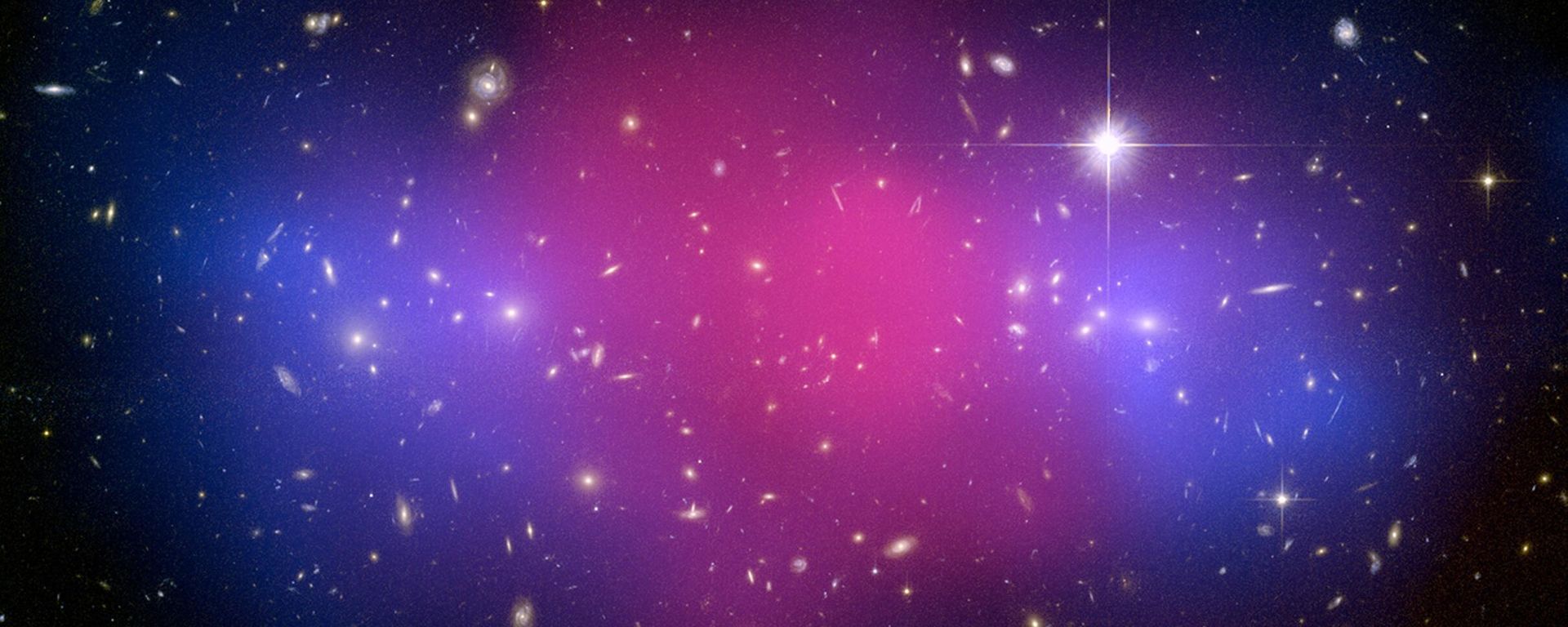 August 27, 2008 image taken by the Hubble Space Telescope and Chandra X-ray Observatory show a clear separation between dark and ordinary matter during the clash 5.7 billion light years from Earth. August 27, 2008 image taken by the Hubble Space Telescope and Chandra X-ray Observatory show a clear separation between dark and ordinary matter during the clash 5.7 billion light years from Earth. - Sputnik International, 1920, 27.11.2022